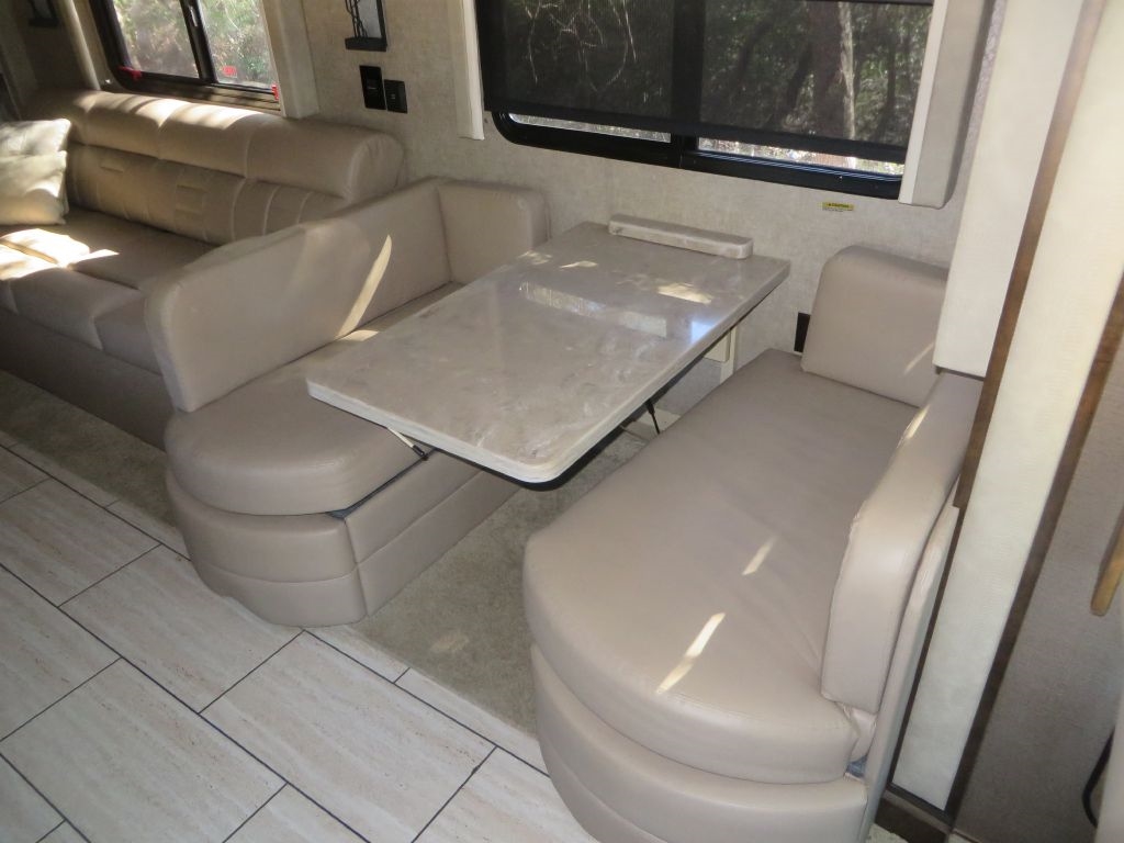 Tiffin Motorhomes Allegro  2019