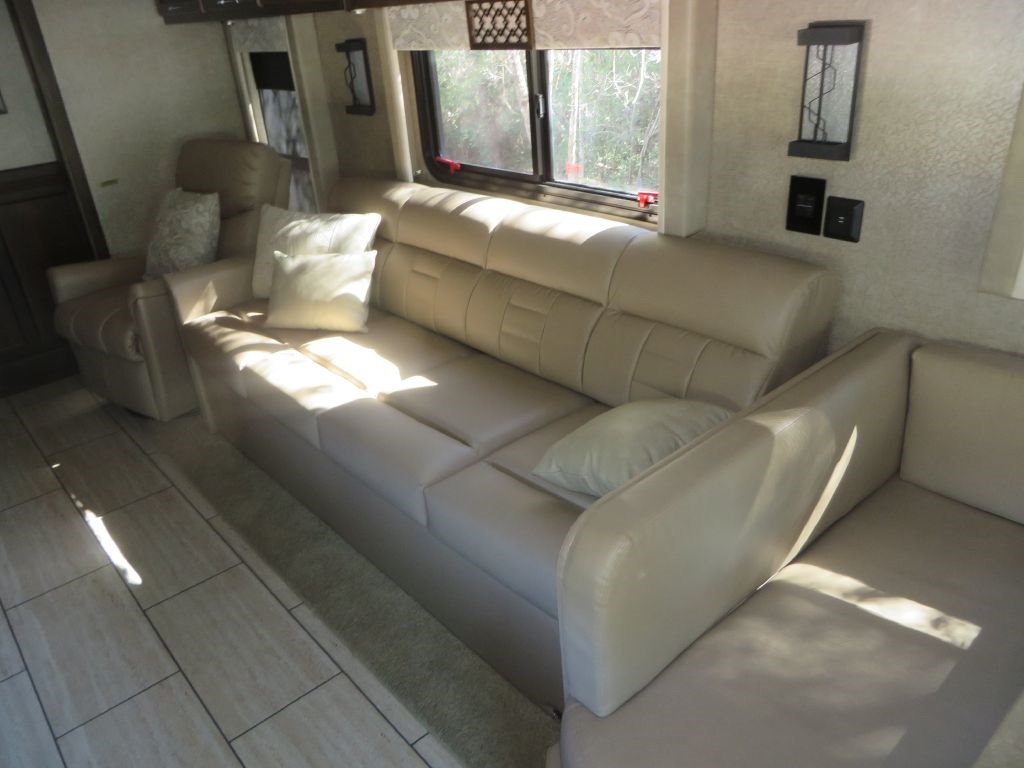 Tiffin Motorhomes Allegro  2019