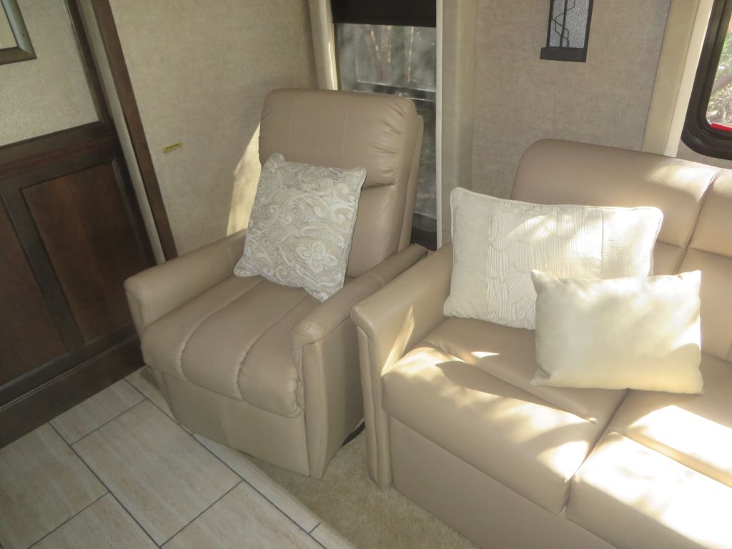 Tiffin Motorhomes Allegro  2019