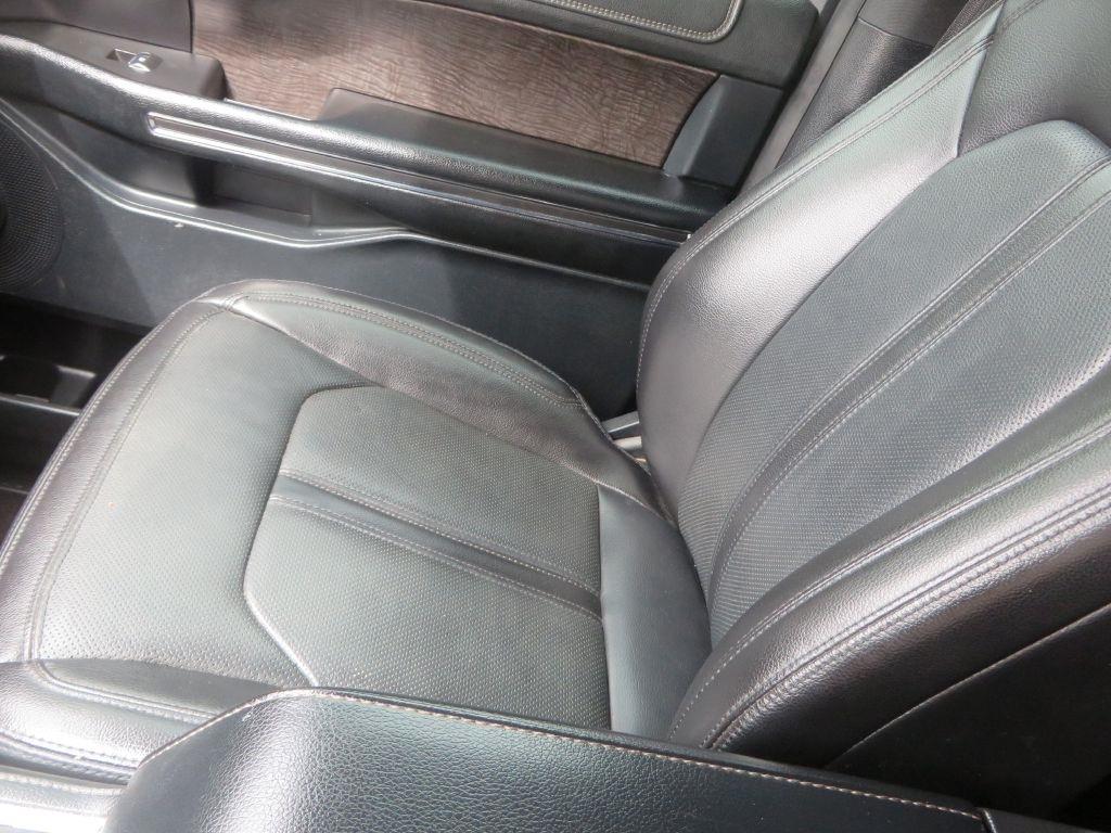 Ford Expedition  2021