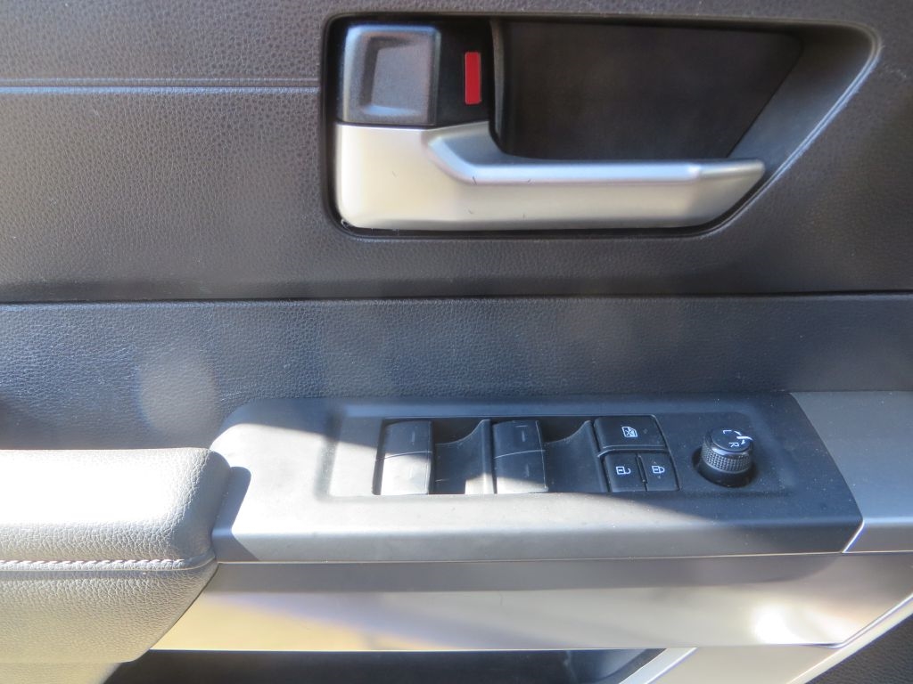 Toyota Tundra 4WD  2023