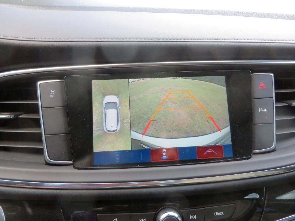 Buick Enclave Essence 2018