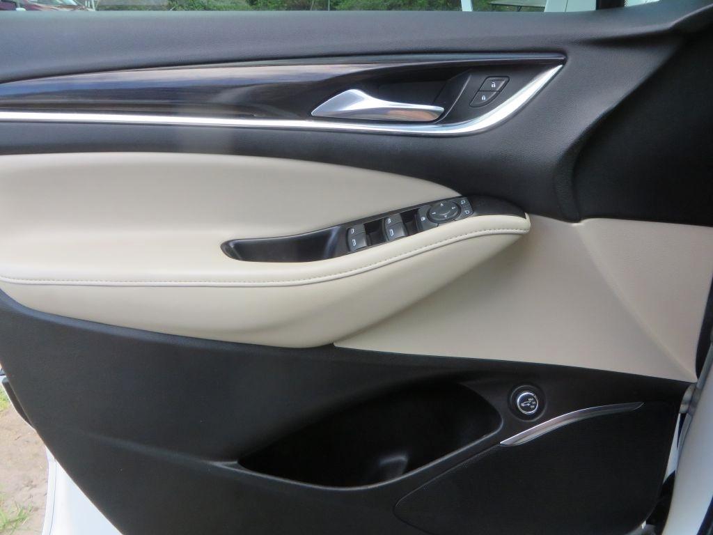 Buick Enclave Essence 2018