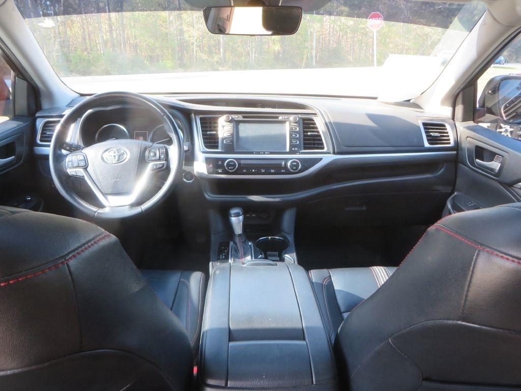 Toyota Highlander SE 2019