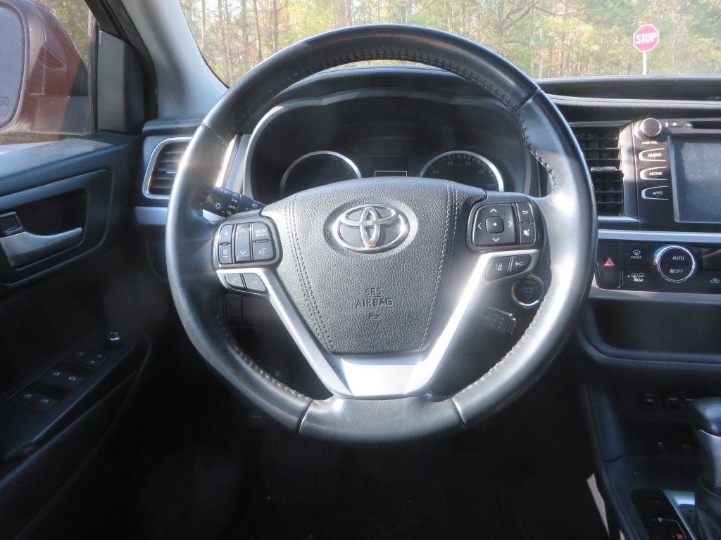 Toyota Highlander SE 2019