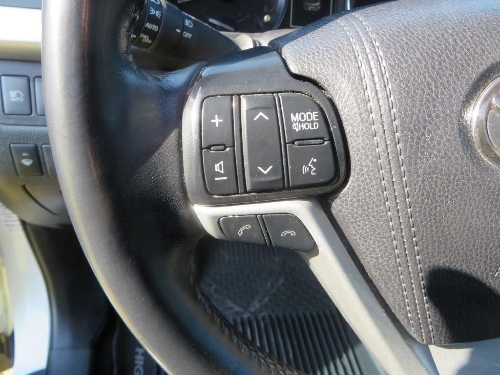 Toyota Highlander SE 2019