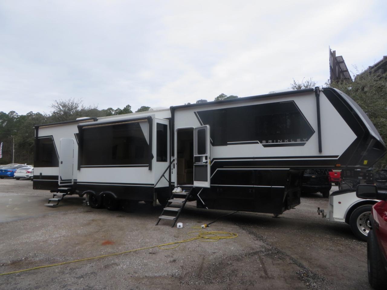 Brinkley Z3100  2025