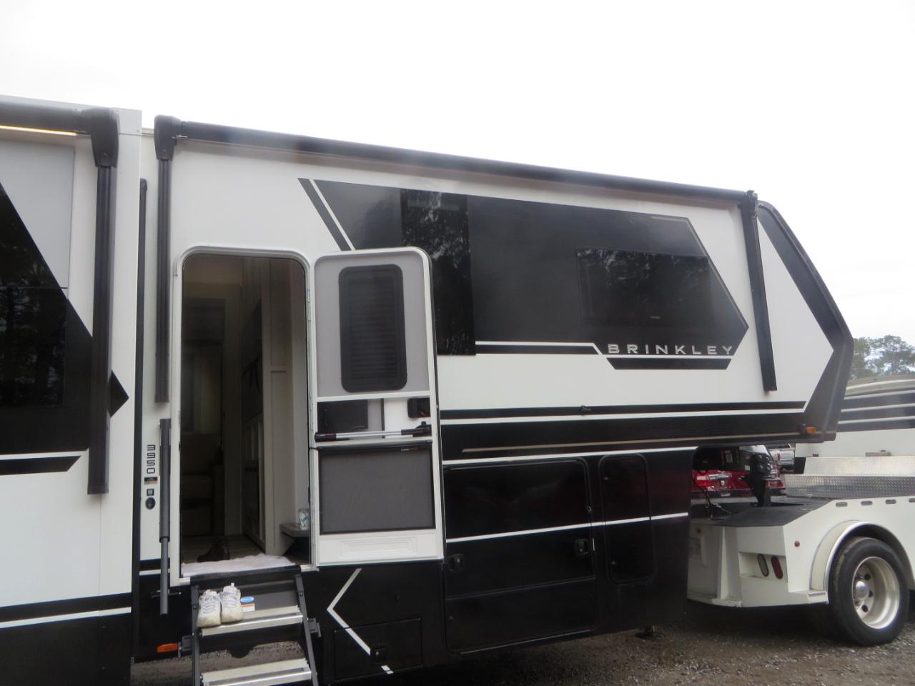 Brinkley Z3100  2025