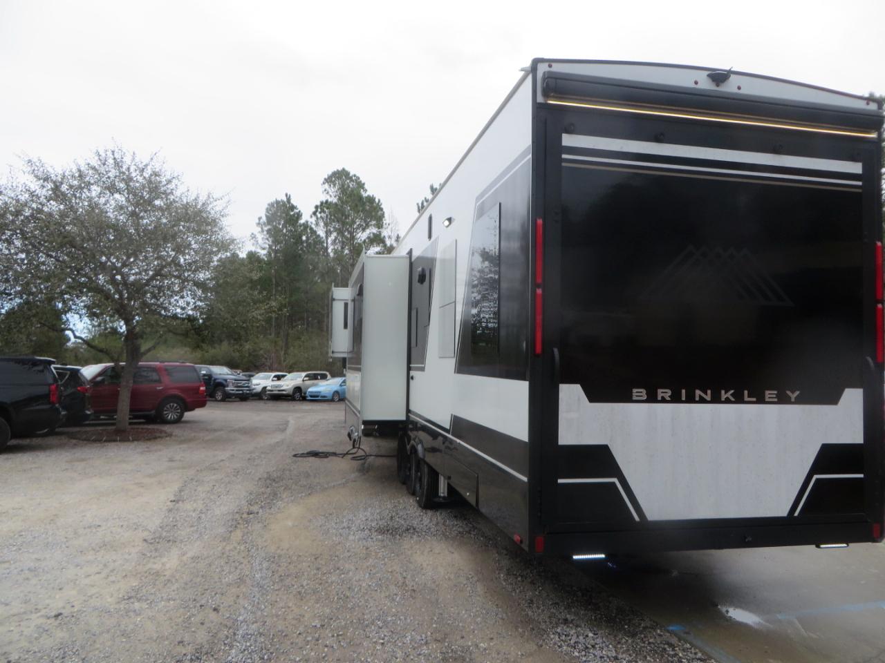 Brinkley Z3100  2025