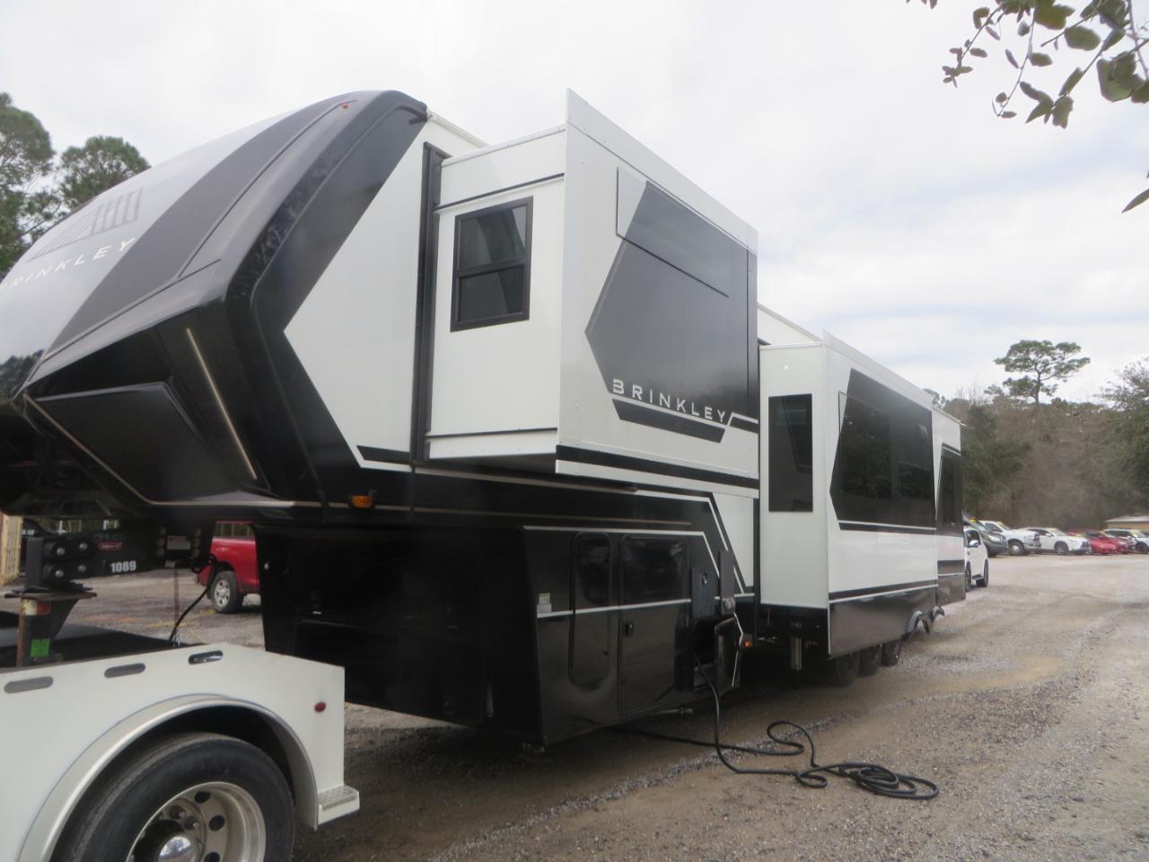 Brinkley Z3100  2025