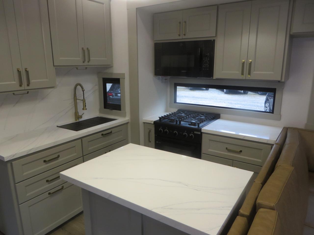 Brinkley Z3100  2025