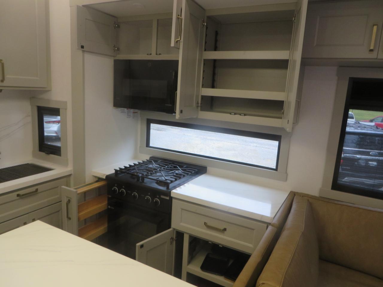 Brinkley Z3100  2025