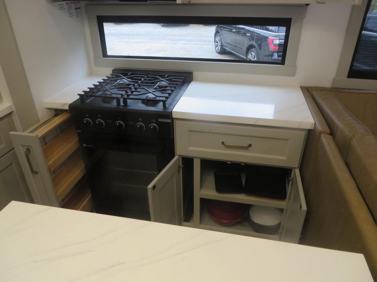 Brinkley Z3100  2025