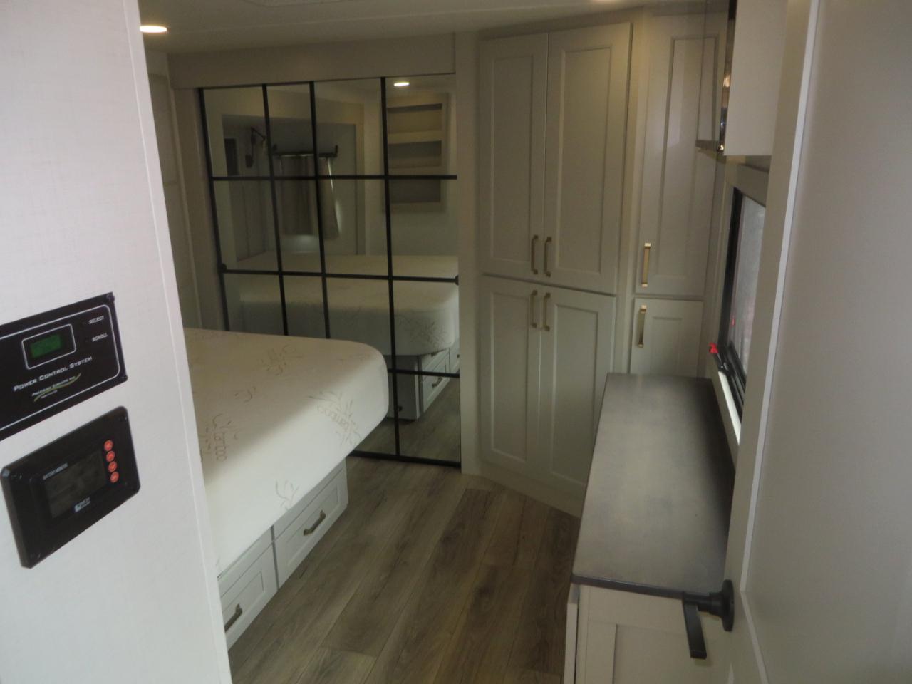 Brinkley Z3100  2025