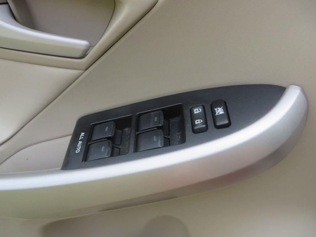 Toyota Prius Prius V 2010