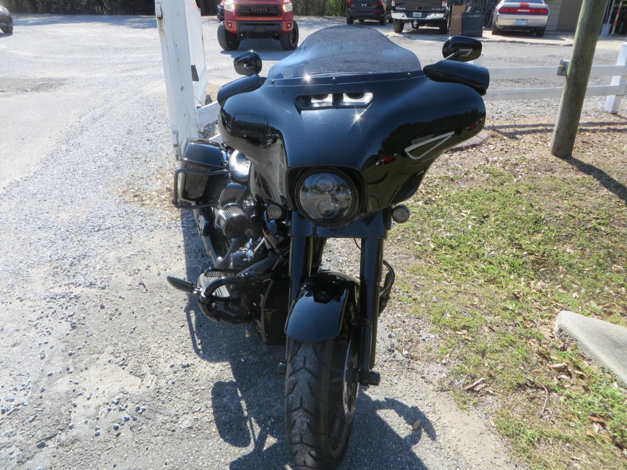 Harley-Davidson FLHXST  2022