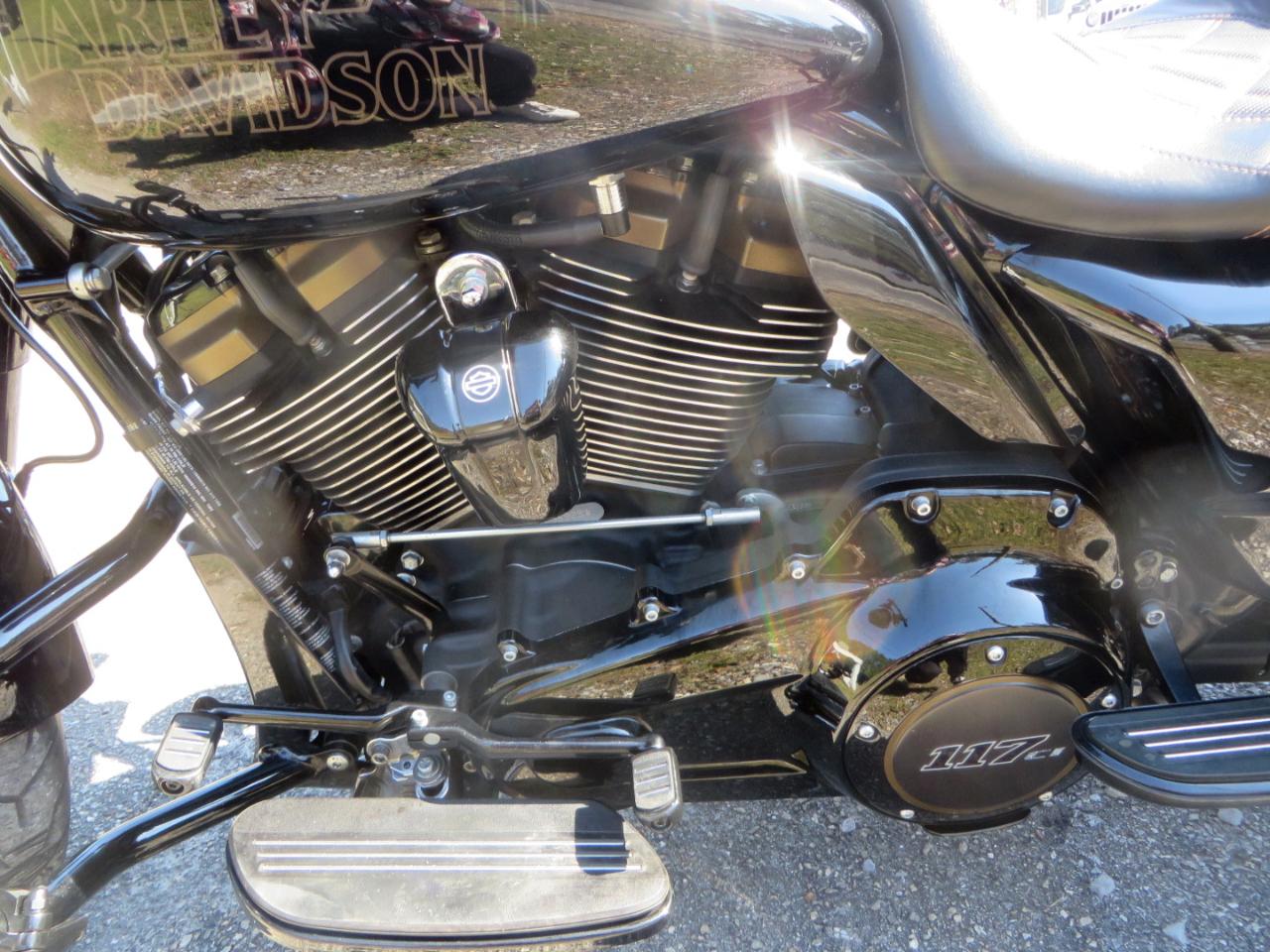 Harley-Davidson FLHXST  2022