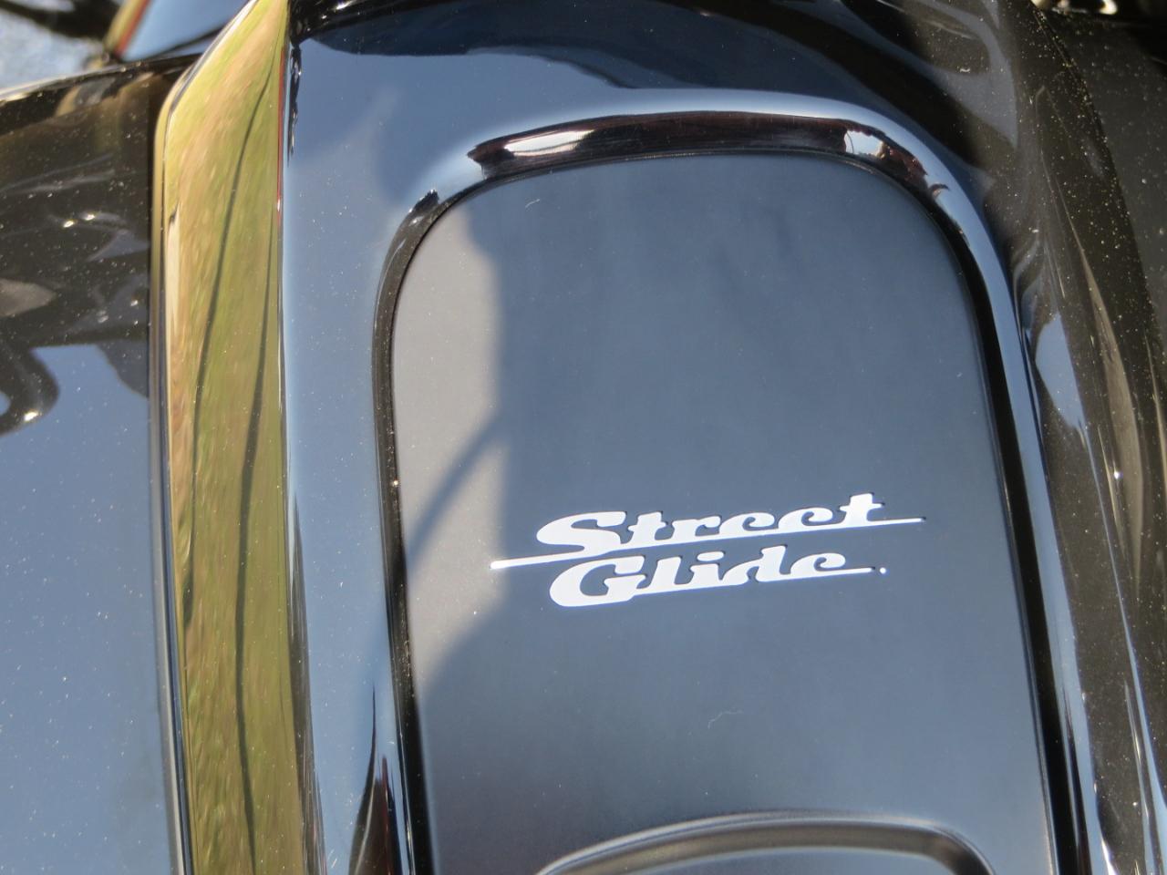 Harley-Davidson FLHXST  2022