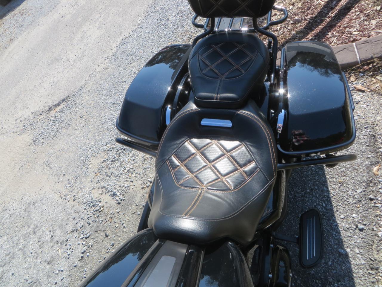 Harley-Davidson FLHXST  2022