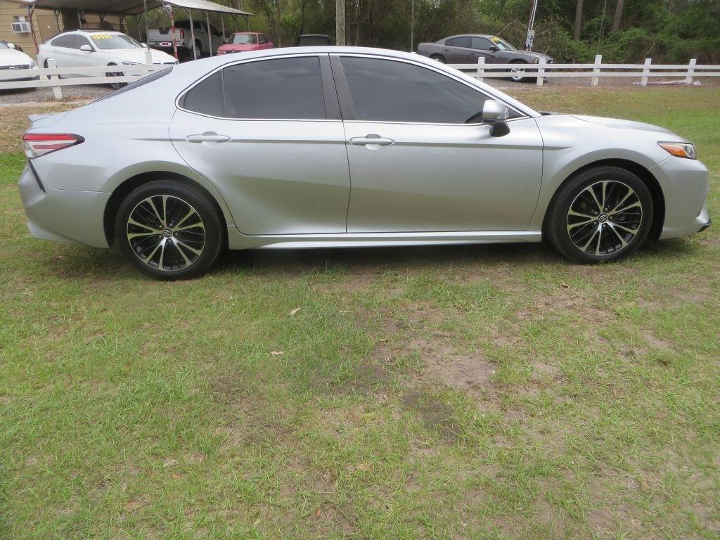 Toyota Camry  2018