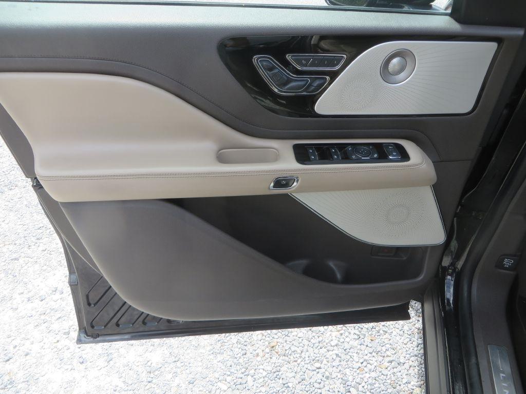 Lincoln Aviator  2020