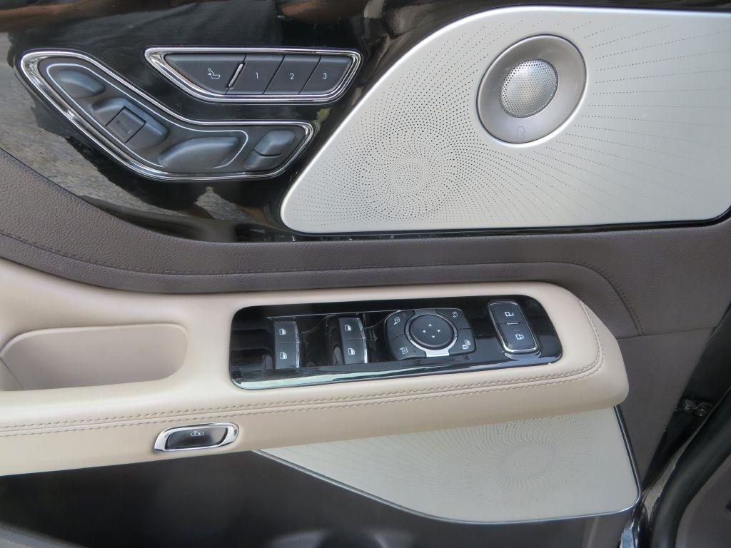 Lincoln Aviator  2020