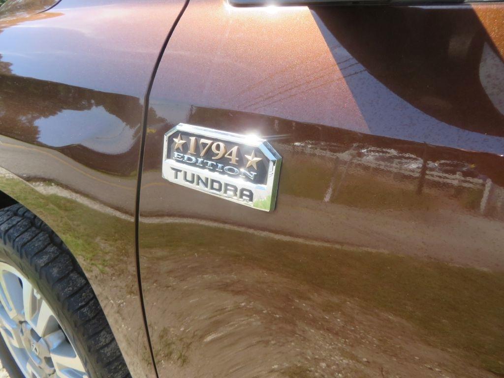 Toyota Tundra 2WD Truck  2015