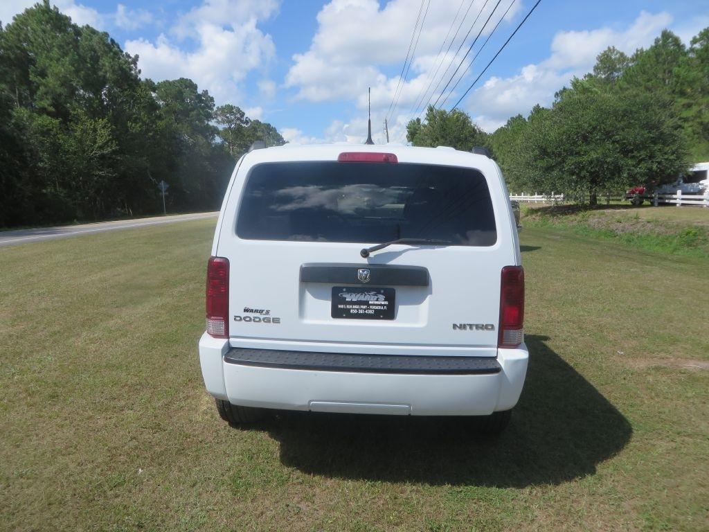 Dodge Nitro  2011