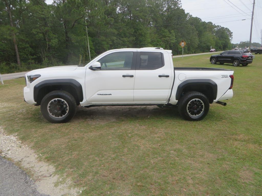 Toyota Tacoma 4WD  2024