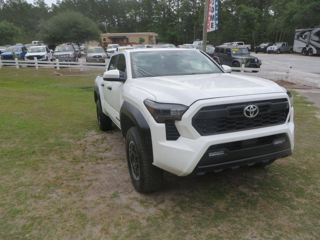 Toyota Tacoma 4WD  2024