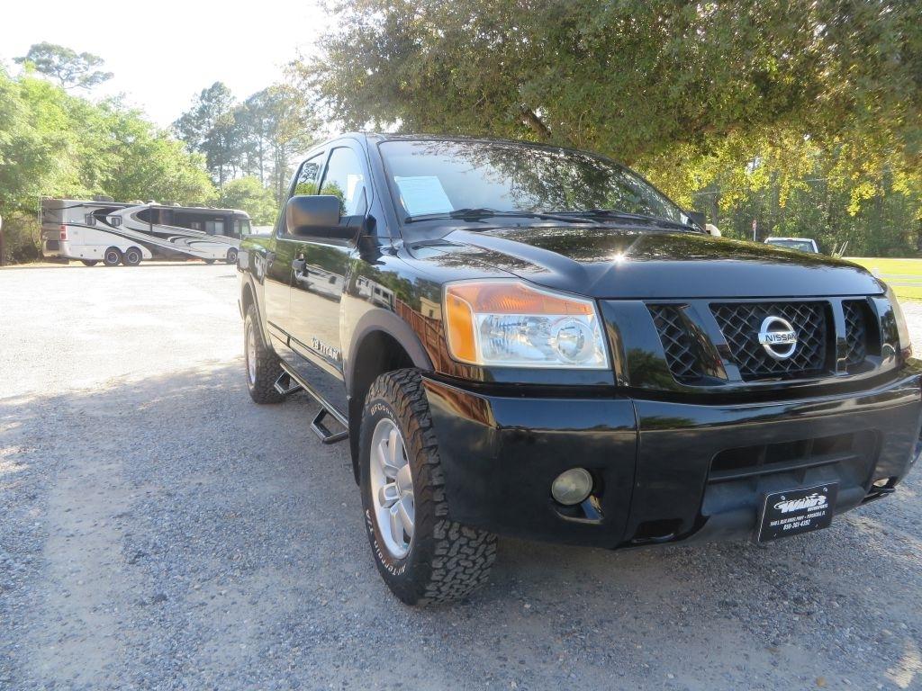 Nissan Titan  2011