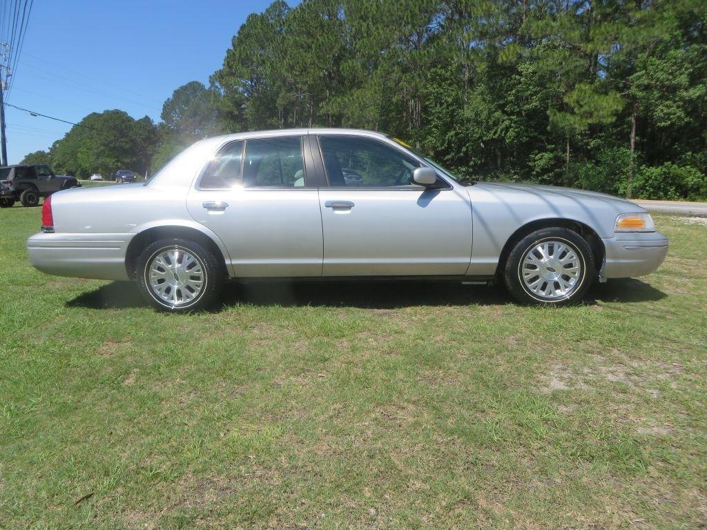 Ford Crown Victoria LX 2003