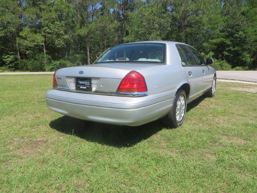 Ford Crown Victoria LX 2003
