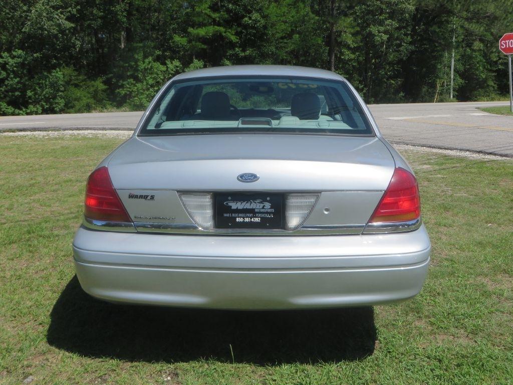 Ford Crown Victoria LX 2003