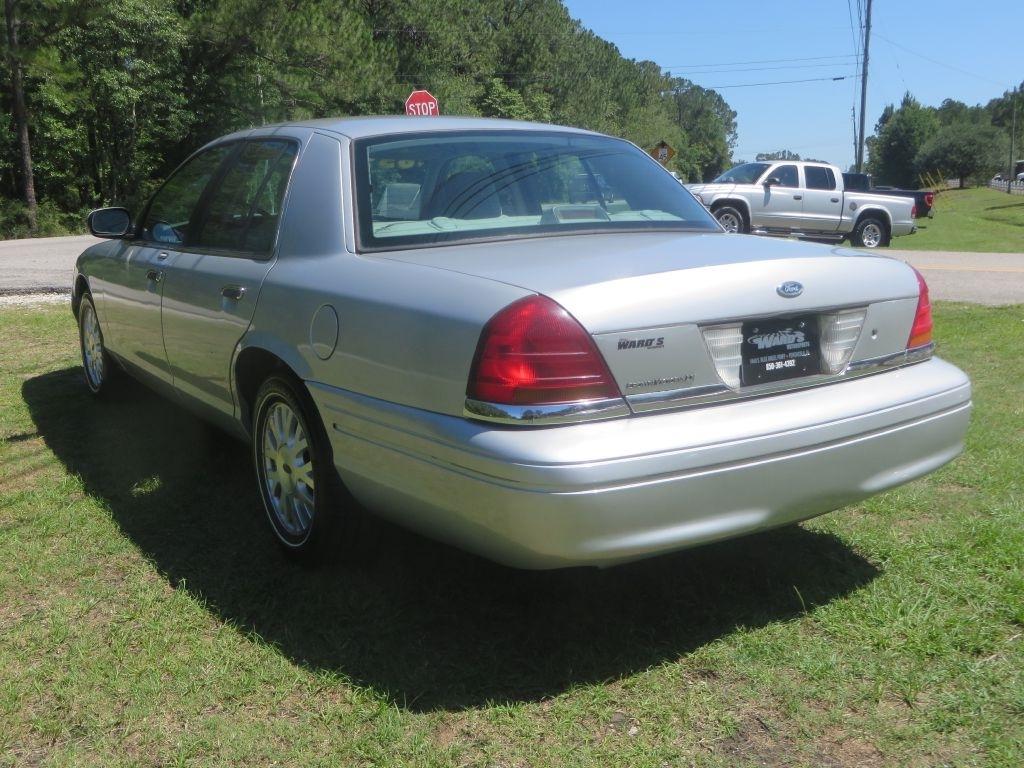 Ford Crown Victoria LX 2003