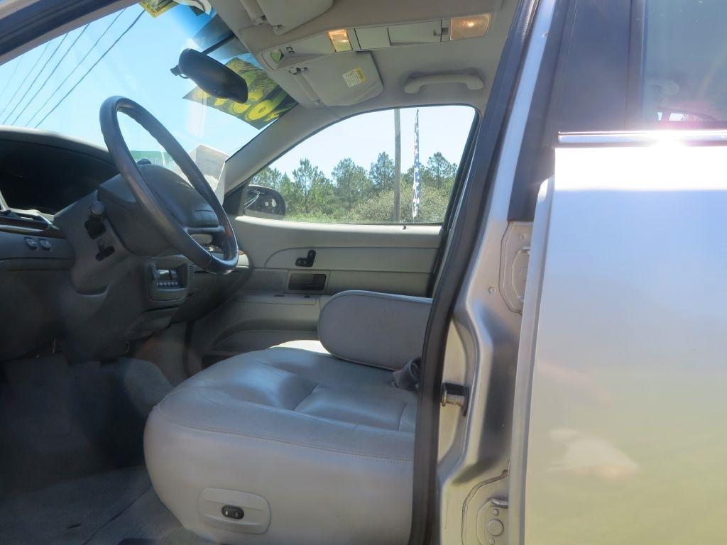 Ford Crown Victoria LX 2003