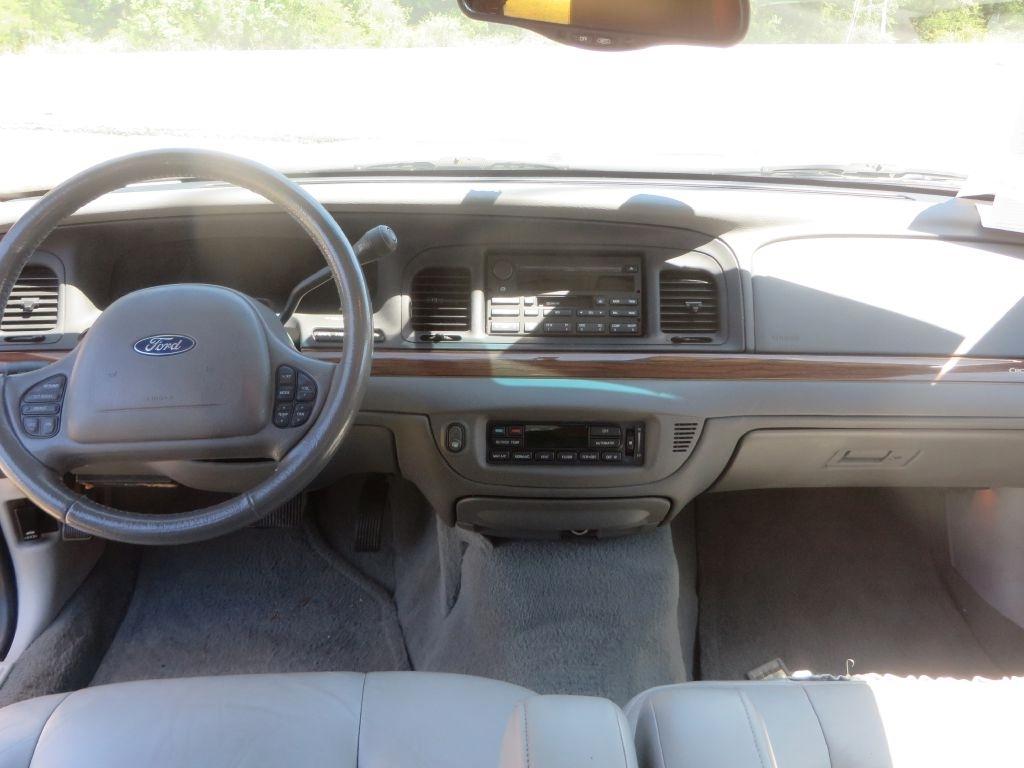 Ford Crown Victoria LX 2003