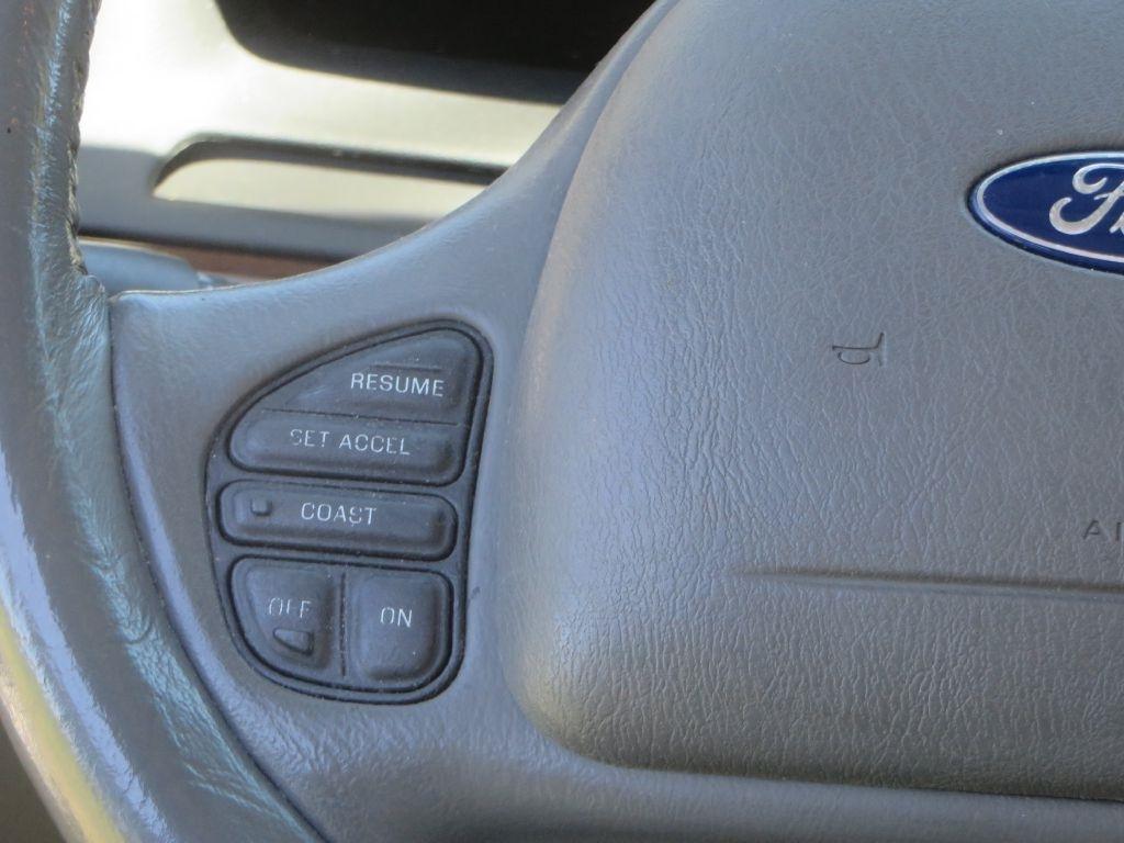 Ford Crown Victoria LX 2003