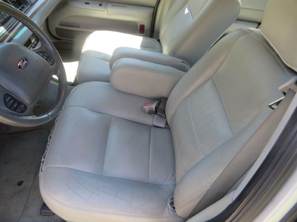 Ford Crown Victoria LX 2003