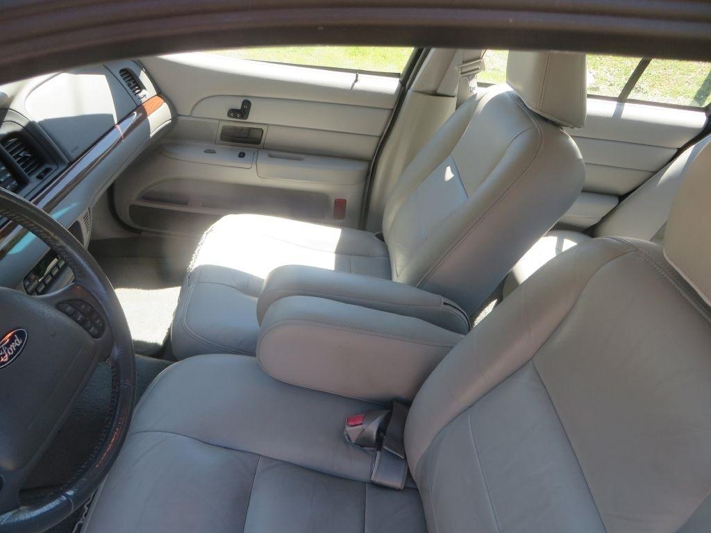 Ford Crown Victoria LX 2003