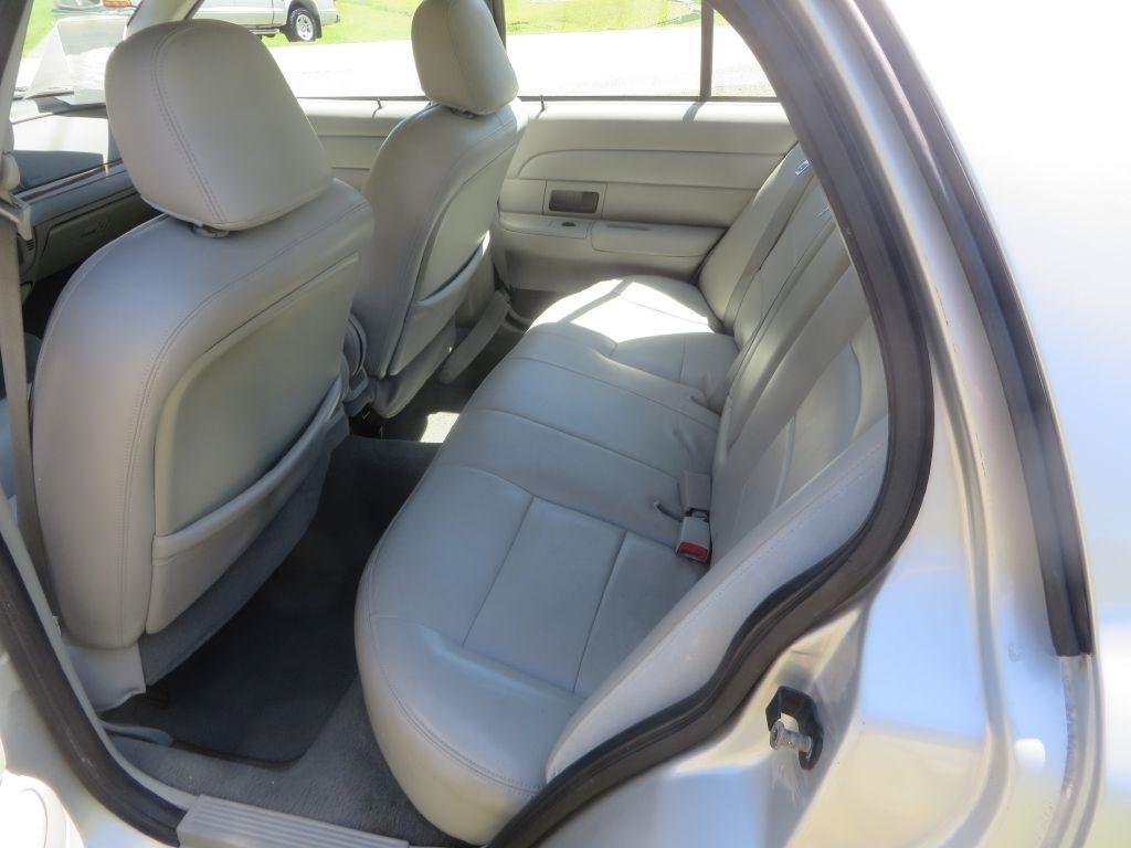 Ford Crown Victoria LX 2003