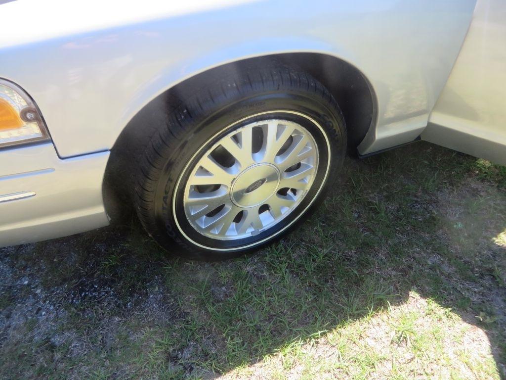 Ford Crown Victoria LX 2003