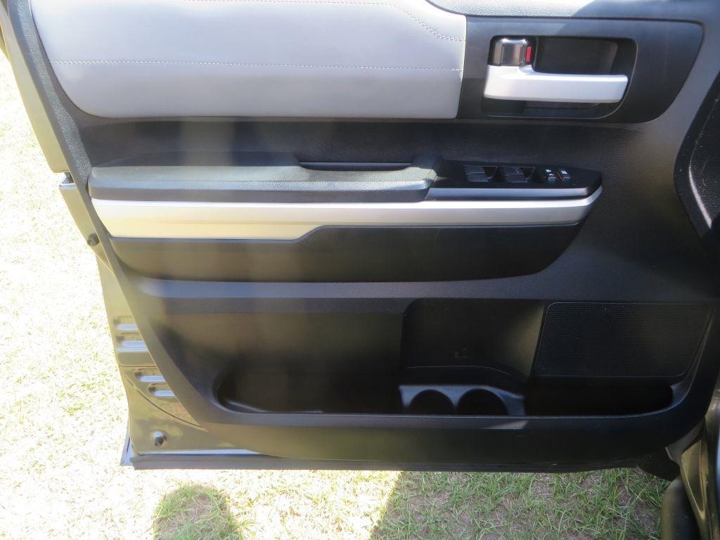 Toyota Tundra 4WD Truck  2014