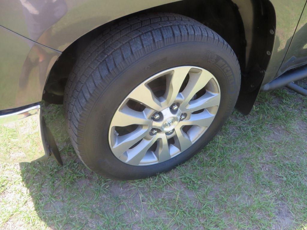 Toyota Tundra 4WD Truck  2014