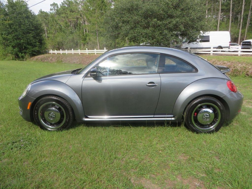 Volkswagen Beetle  2012
