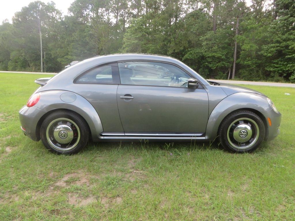Volkswagen Beetle  2012
