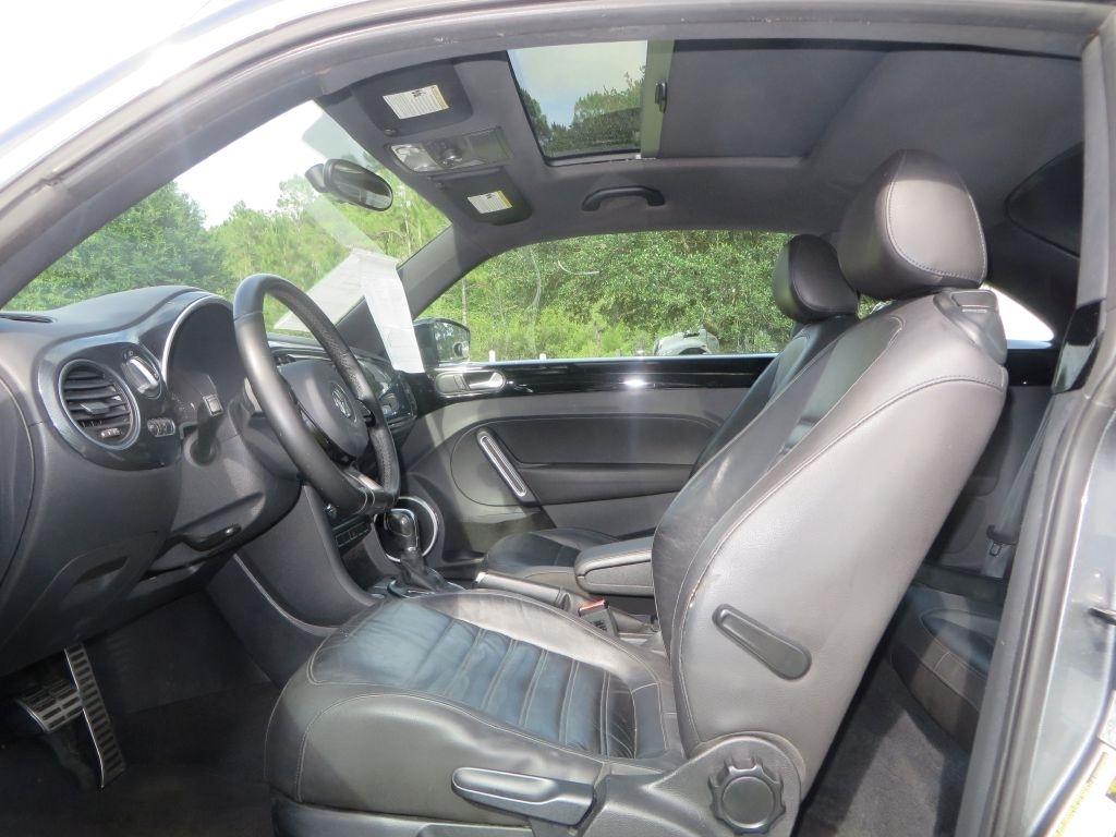 Volkswagen Beetle  2012