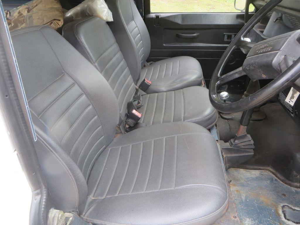 Land Rover Defender  1990