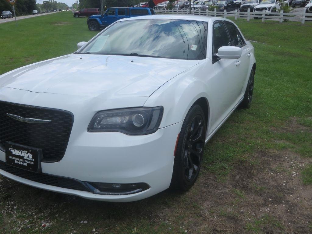 Chrysler 300  2019