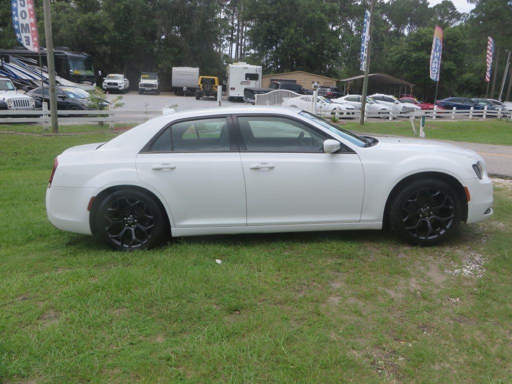 Chrysler 300  2019